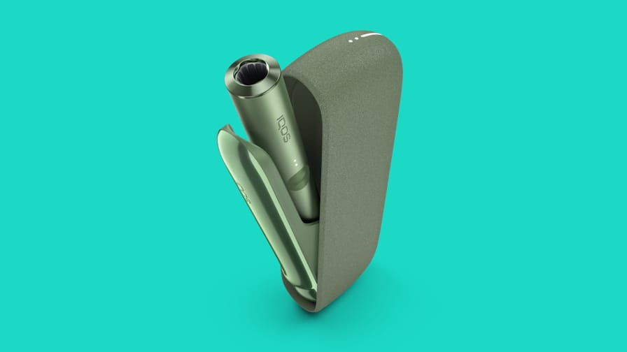 A moss green IQOS ILUMA Holder inside a Pocket Charger.